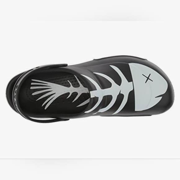 Crocs Unisex Bistro Graphic Black And White Fishbone Clogs - Size M15 / W17 - Picture 12 of 16